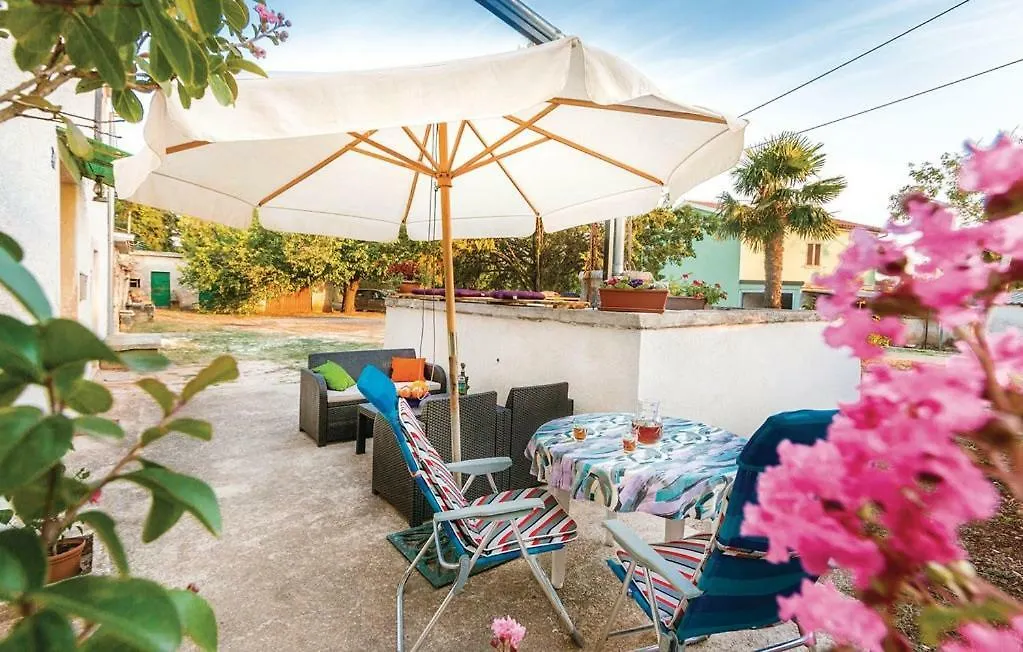 Dvori Apartment Marcana